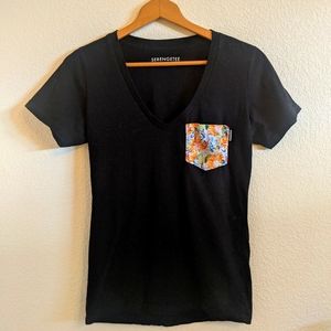 Serengetee - V neck tee with floral pocket